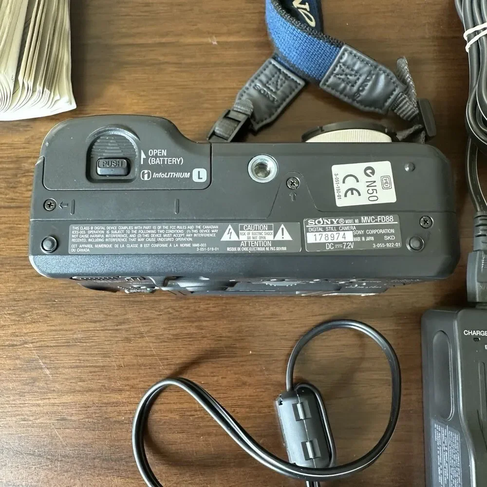 Sony Mavica MVC-FD88 Digital Still Camera Battery Charger Floppy Disk WORKS
